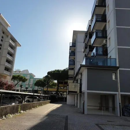 Comfortable Near The Promenade And Shops Apartment *